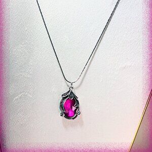 NWOT | Distinctive Silver Pendant Featuring a Large, Faceted Pink Crystal